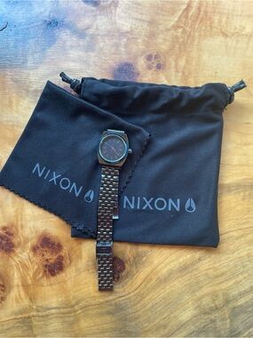 Iridescent Nixon Small Time Teller